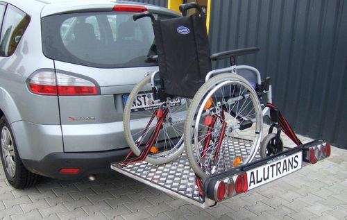 Lastenträger von Allround mit Plattformträger für ein Rollfiets Rollstuhl  als Heckträger. Der Plattformträger als Heckträger und Lastenträger.