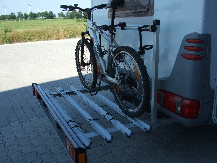ALUTRANS Premium Wohnmobil Fahrradträger für 4 Fahrräder m. E-Bike spez. für Mercedes Sprinter 4er Bj. 2006-2018 mit AHK, mit Trittbrett